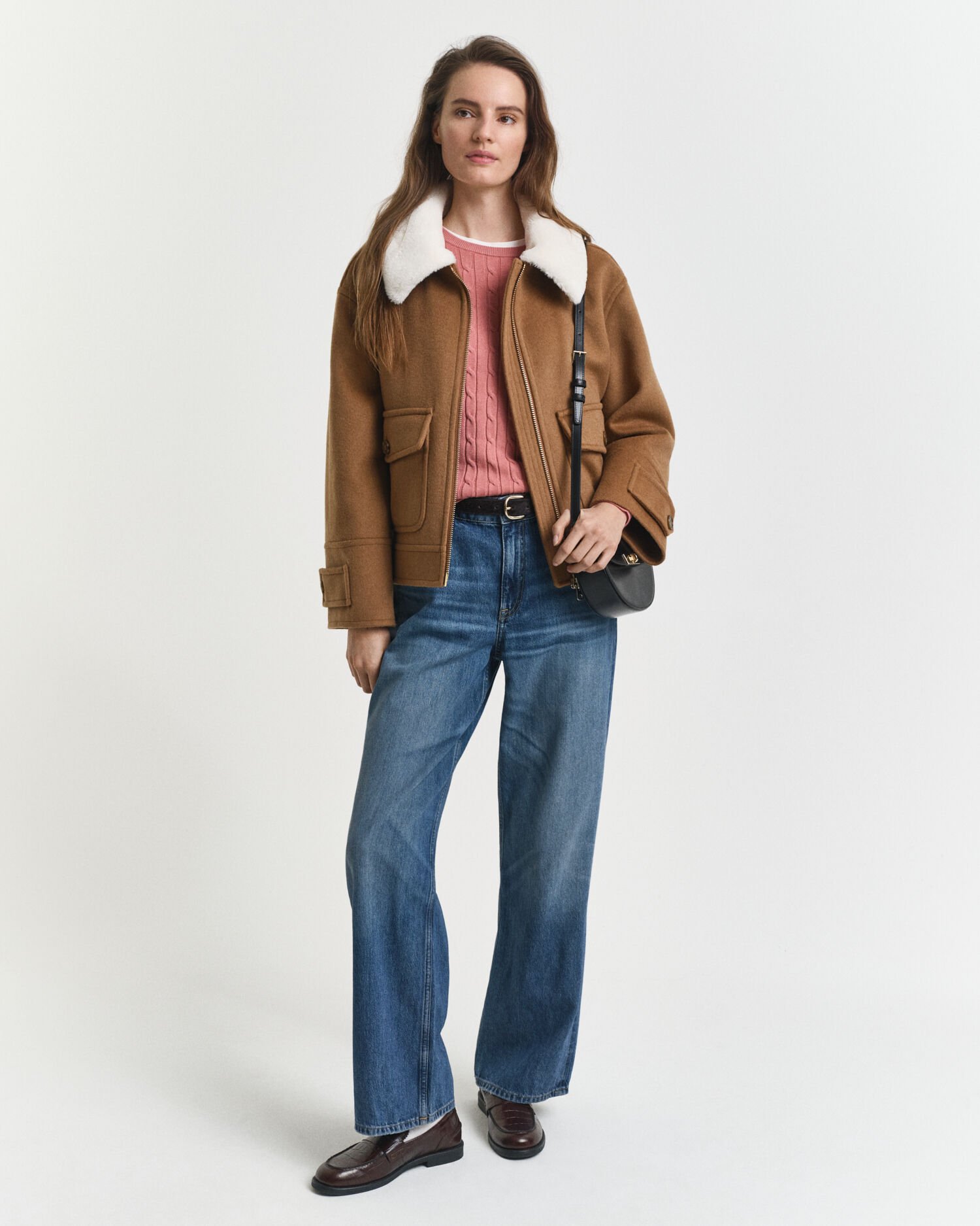 Kabelstickad tröja med rund hals