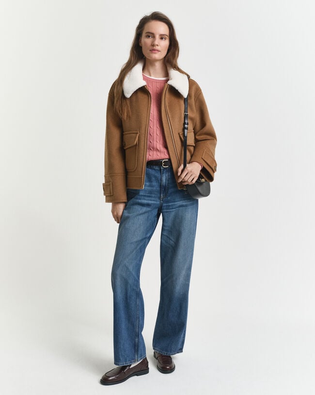 Kabelstickad tröja i bomullsstretch med rund hals