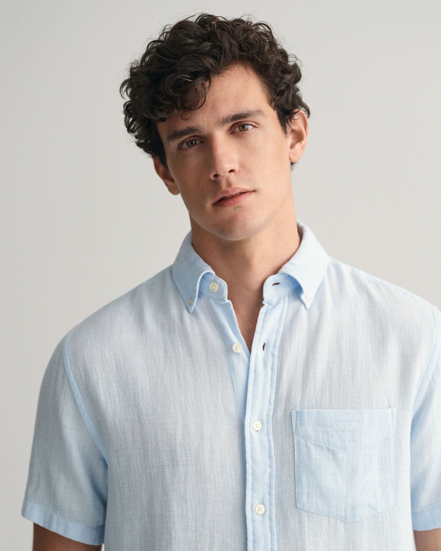 Regular fit kortärmad skjorta i bomull och linne med struktur