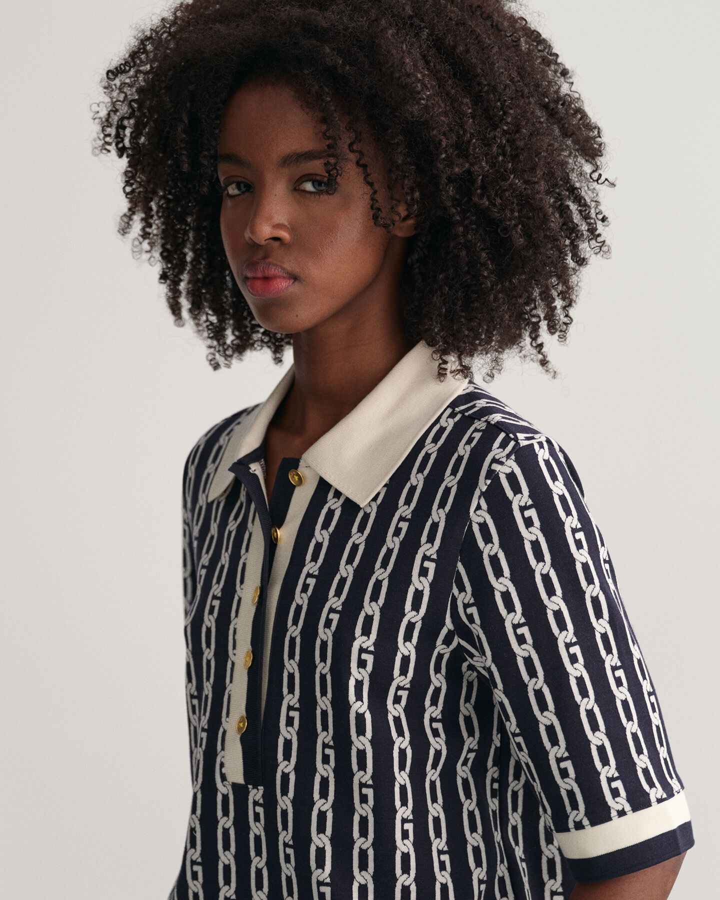 Chain Jacquard pik&eacute;tr&ouml;ja med halvl&aring;ng &auml;rm