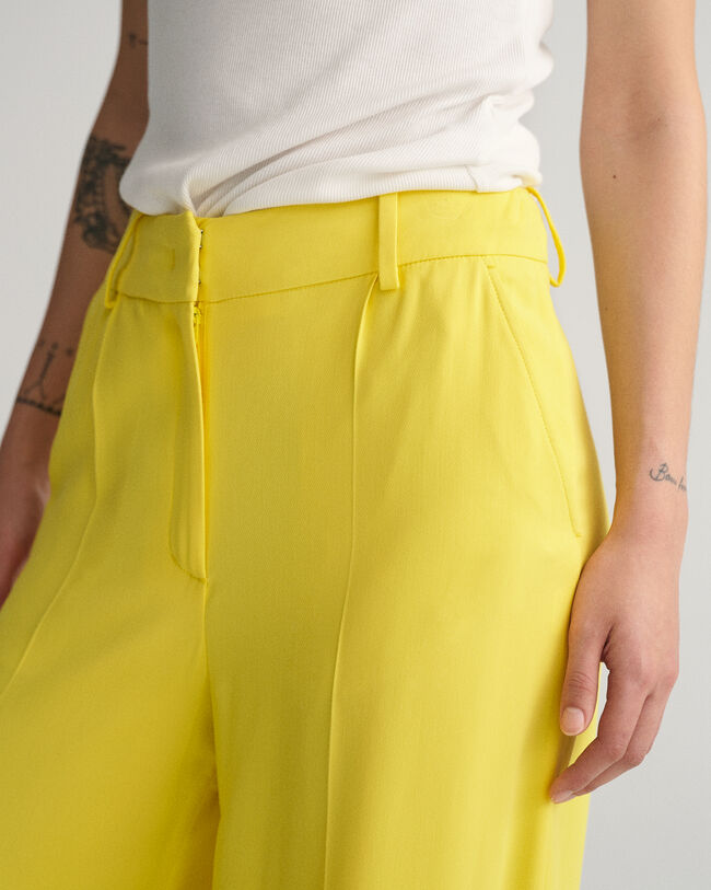 Fluid byxor med vida ben