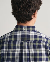 Regular fit rutig kort&auml;rmad poplinskjorta