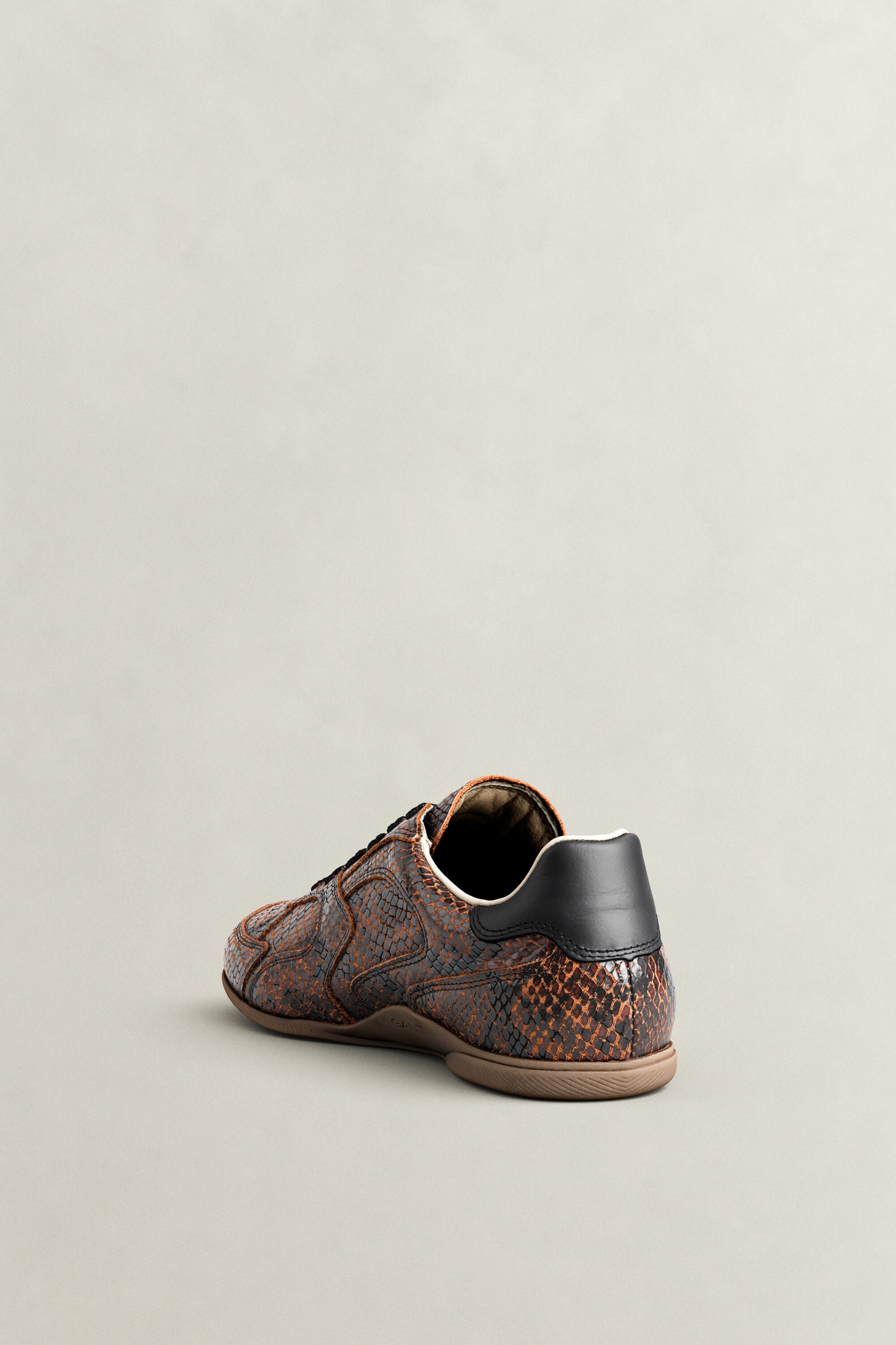 Sperly lädersneakers med ormskinnseffekt