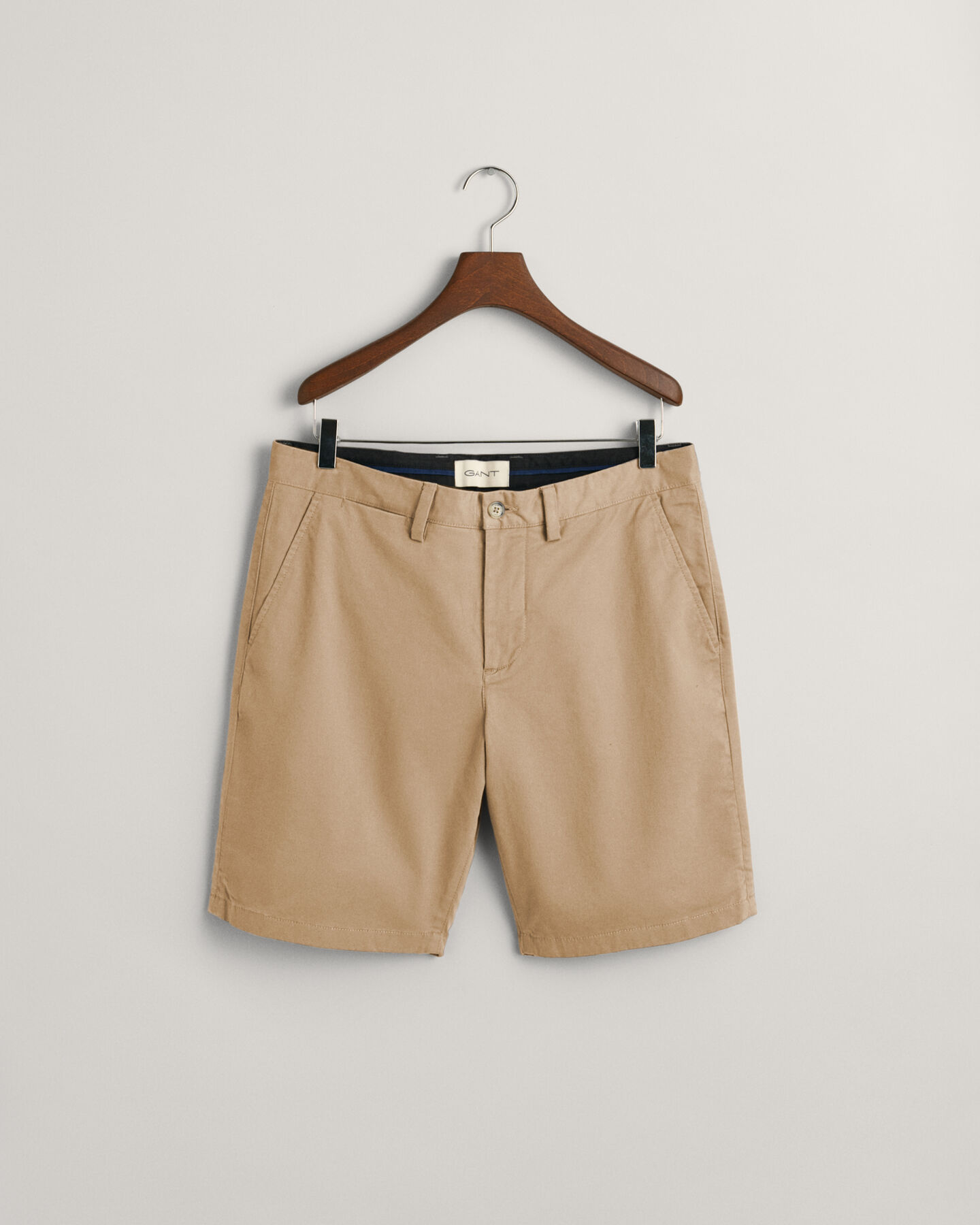 Seasonal Essential Regular fit Archive Shield chinosshorts