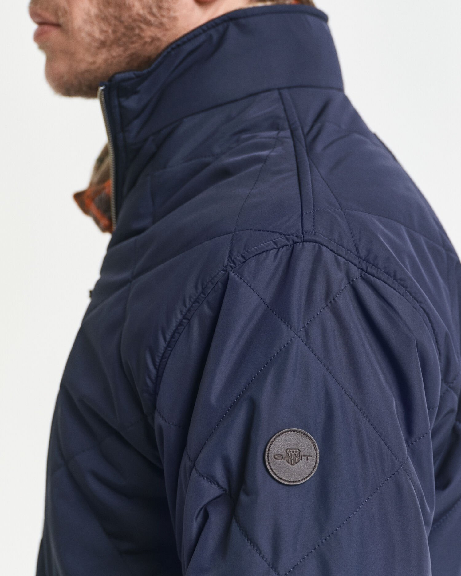 Vändbar jacka med ståkrage