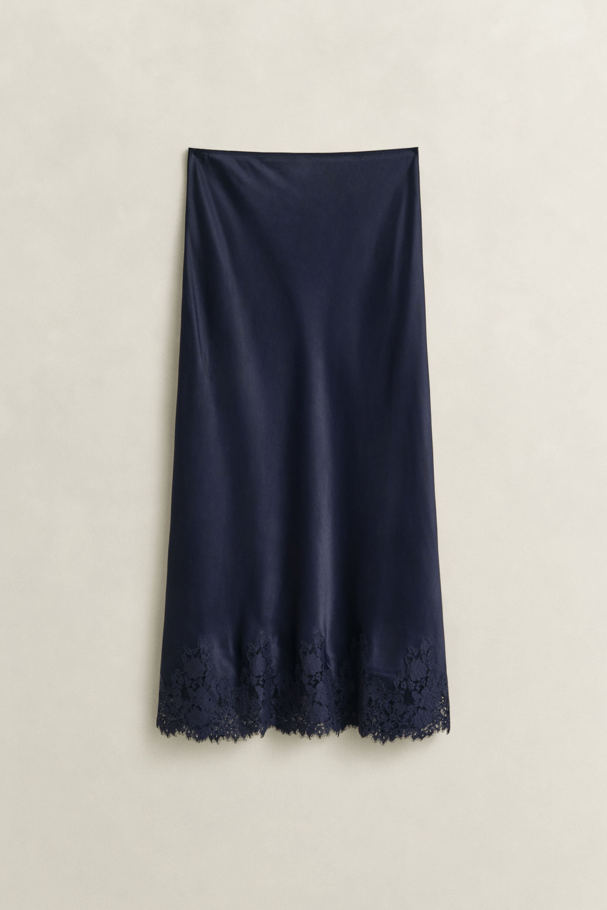 Midikjol i satin och spets