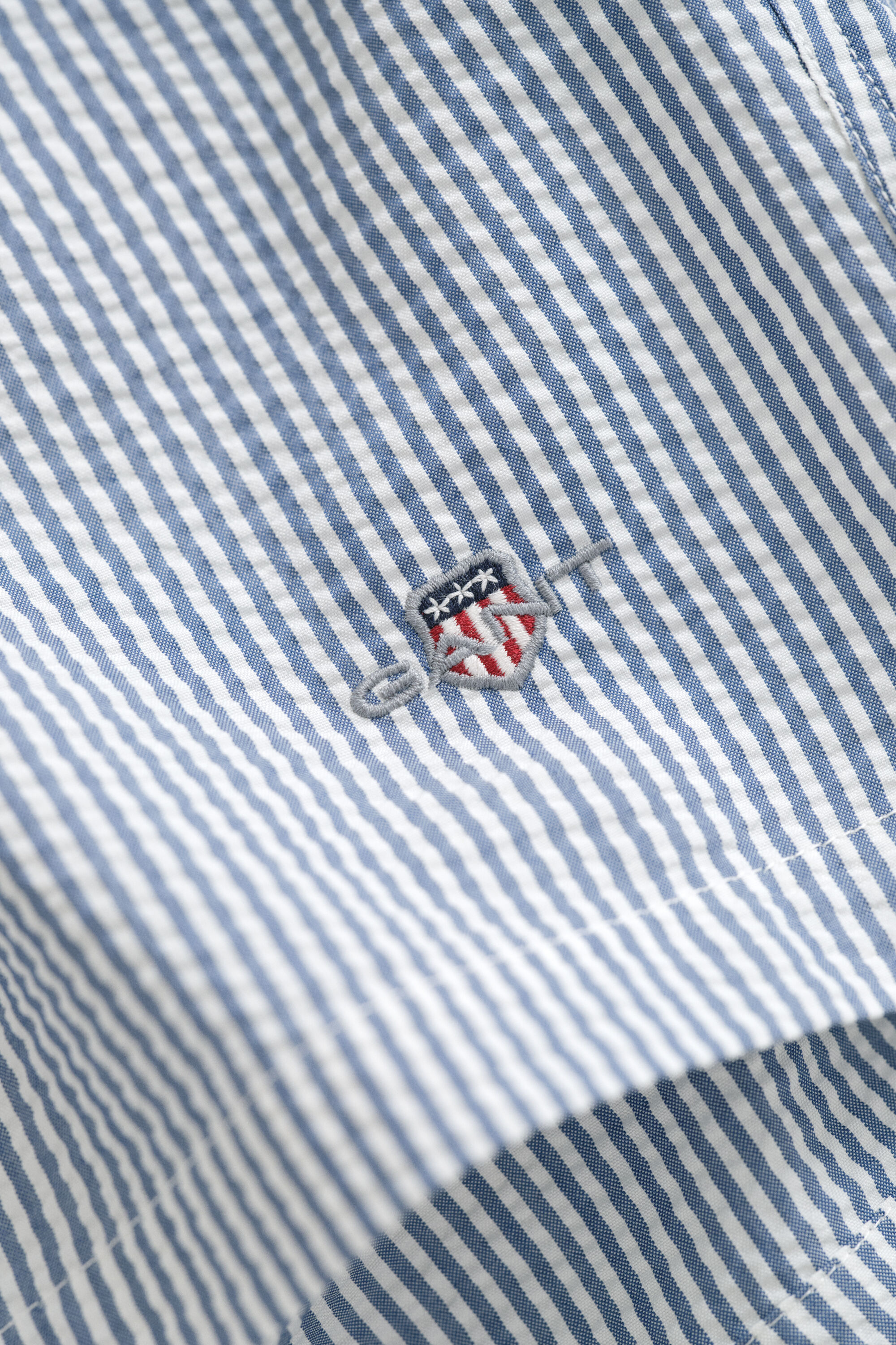 Randiga badshorts i bäckebölja