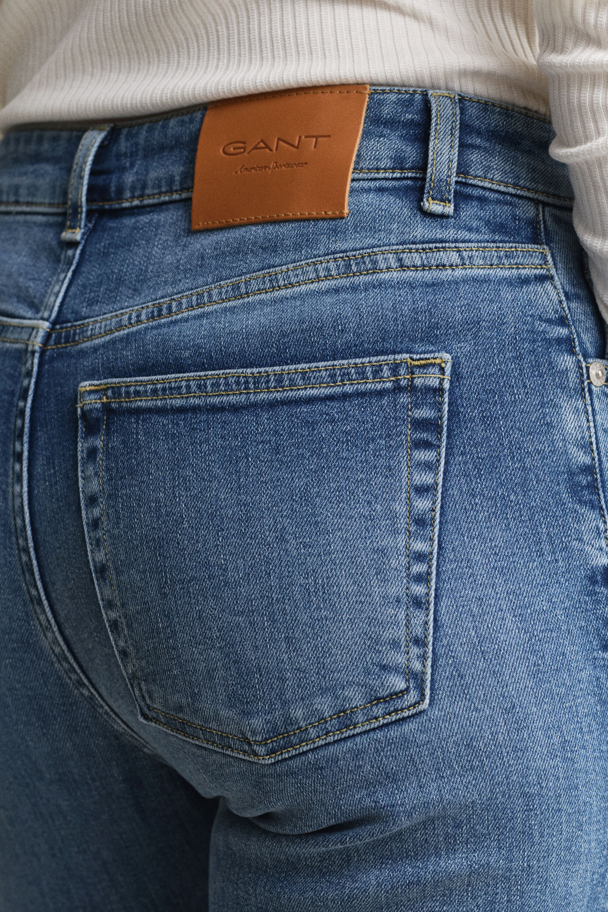 Slim utställda stretchjeans
