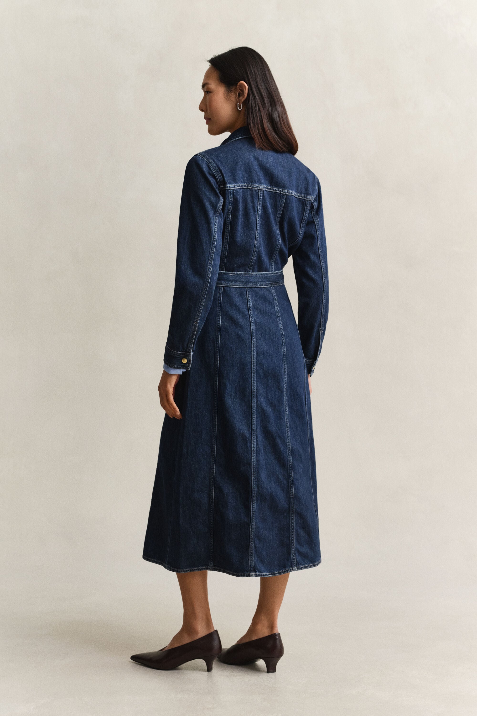 Midiklänning i denim med bälte