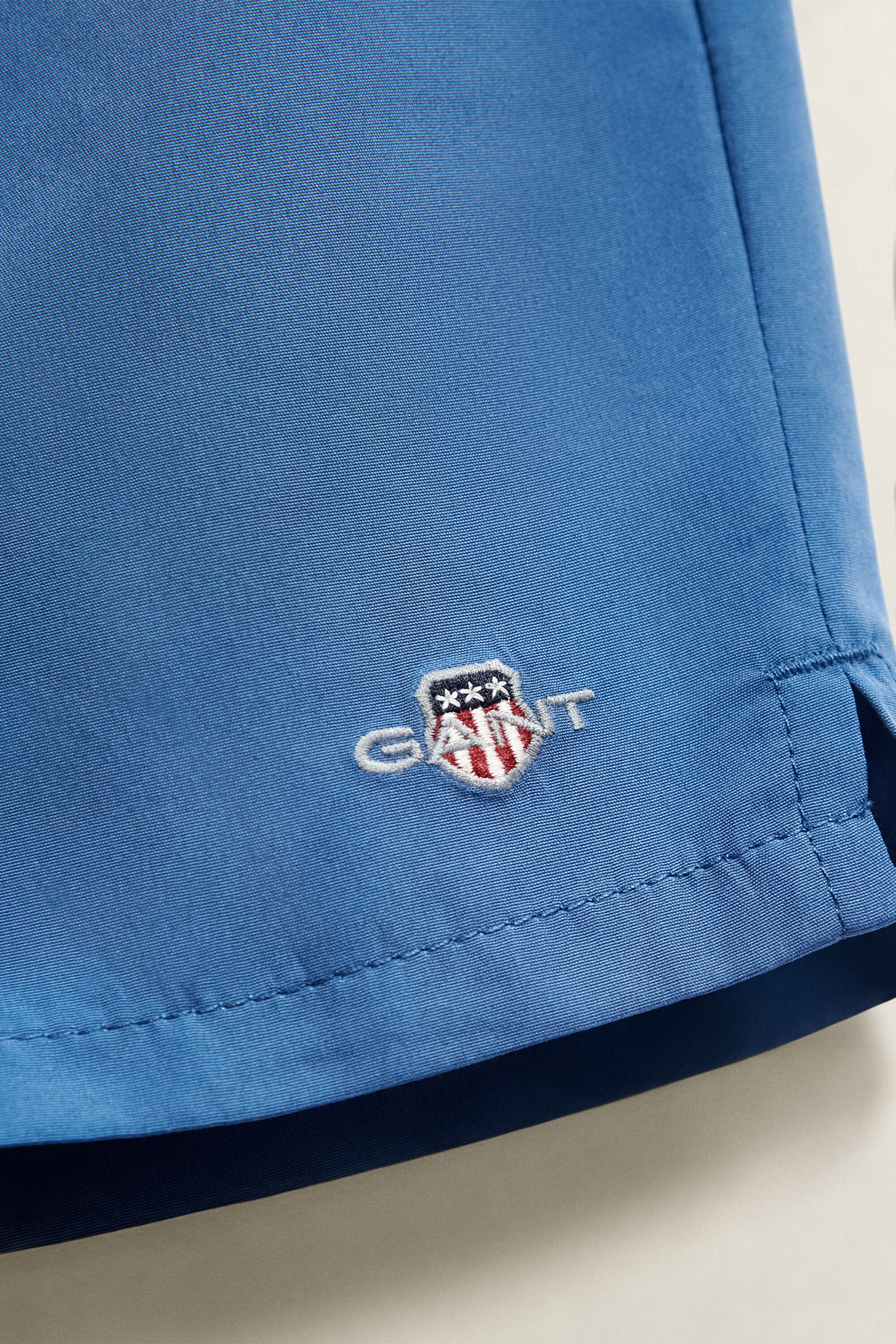 Teen Boys badshorts med sköldemblem