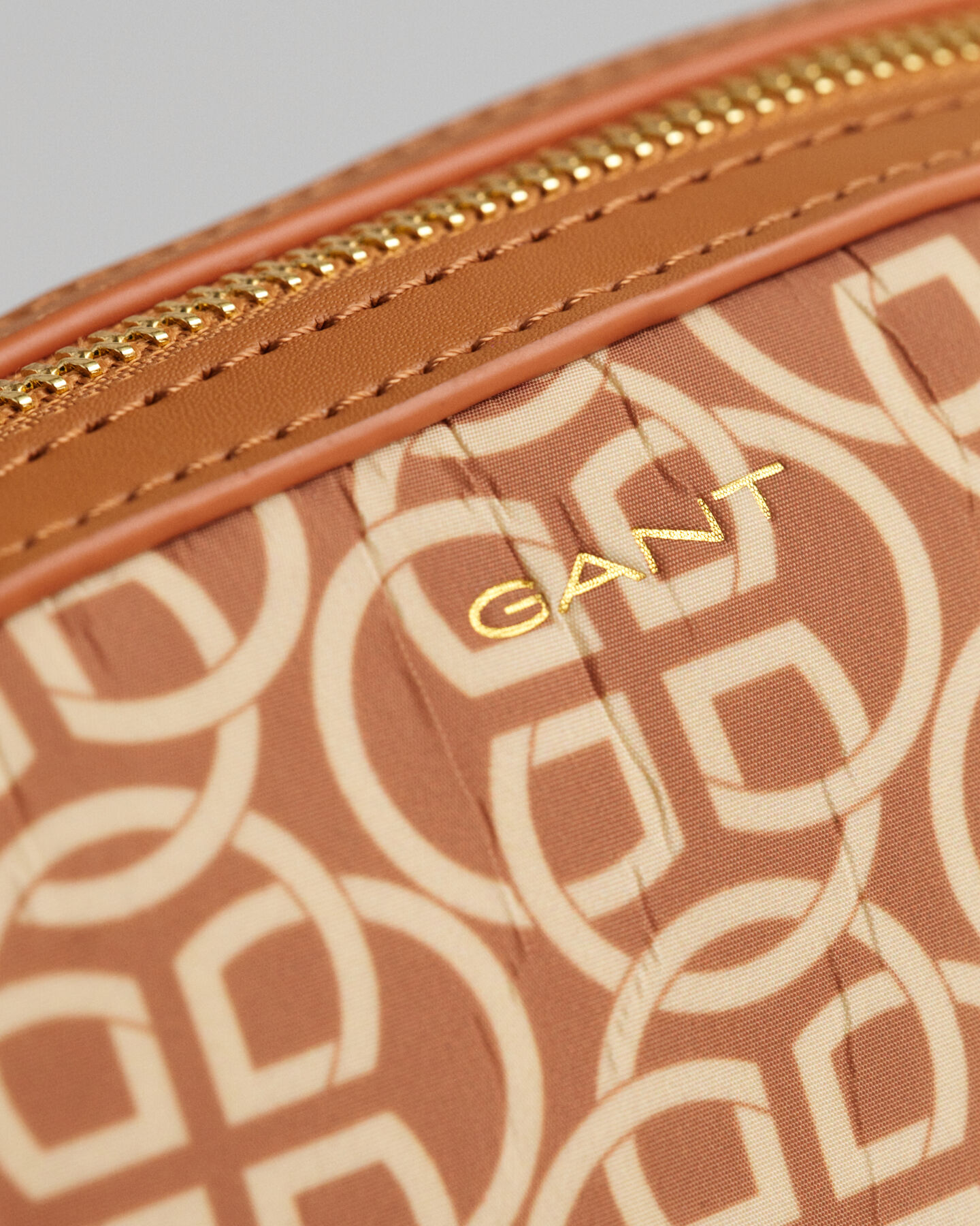 G-m&ouml;nstrad necess&auml;r