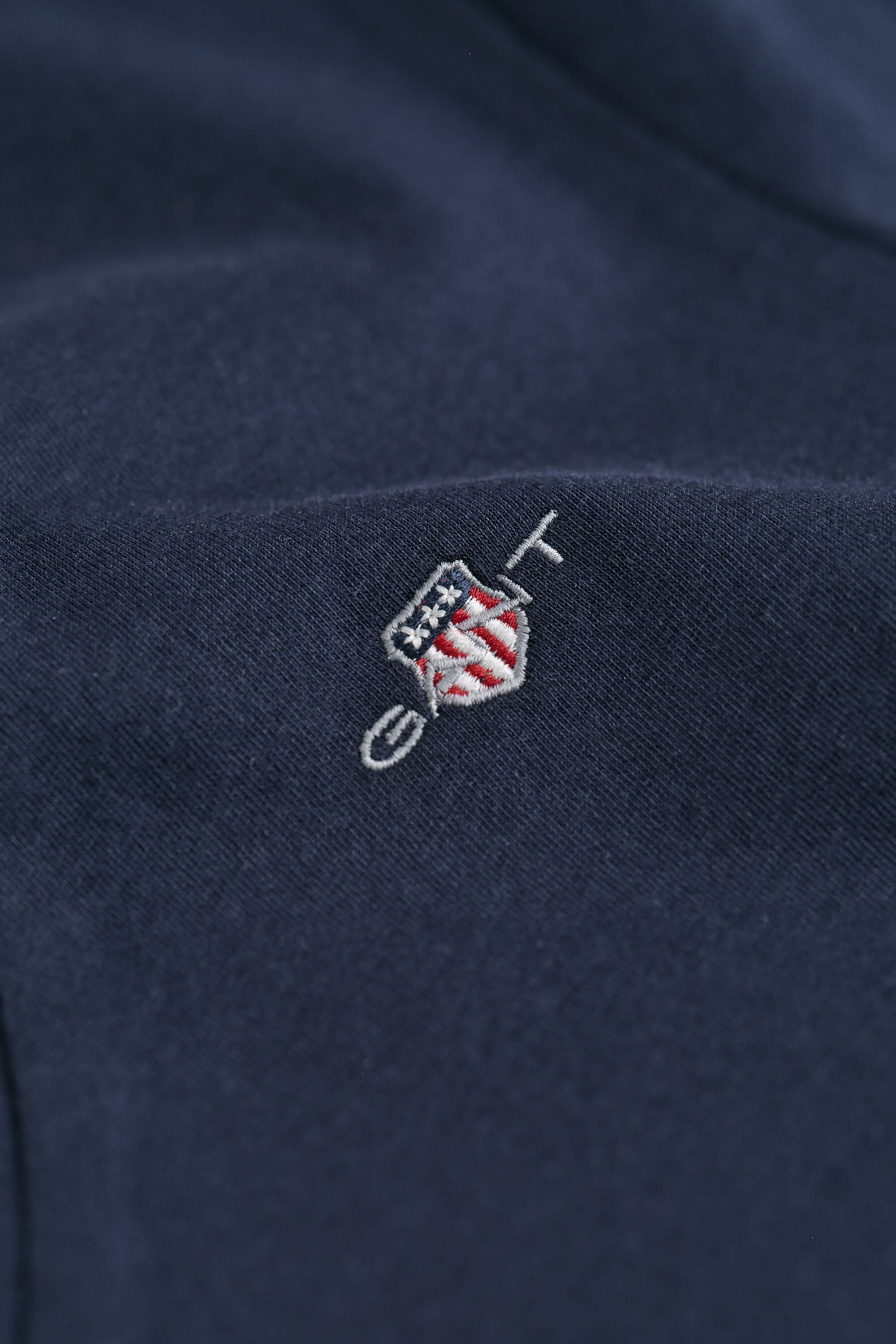 Shield V-ringad T-shirt