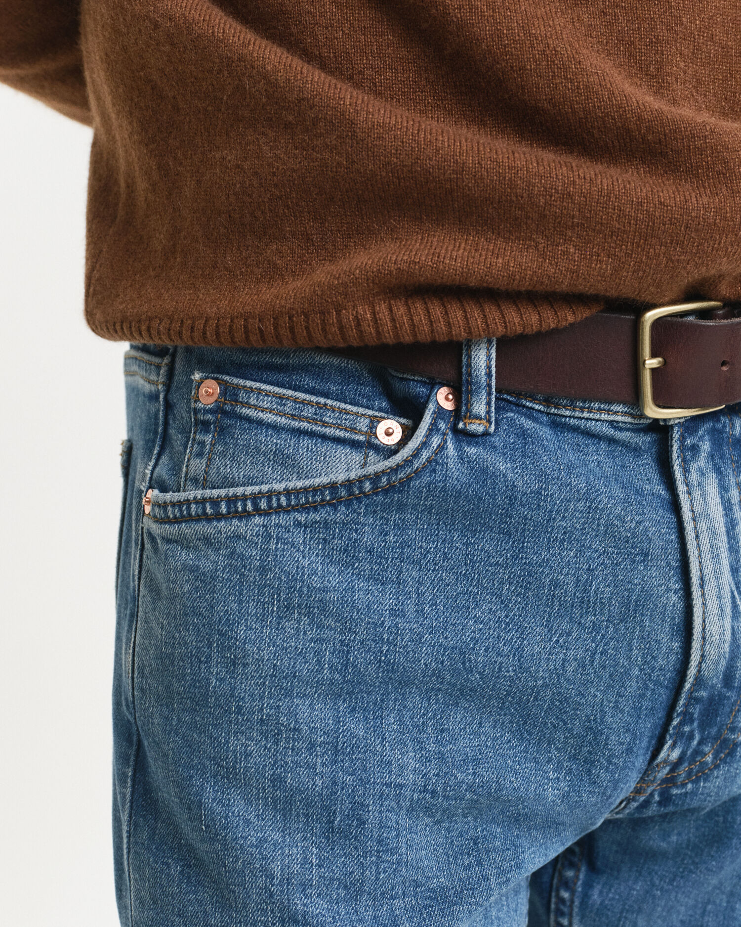 Regular fit jeans i stilren tvätt