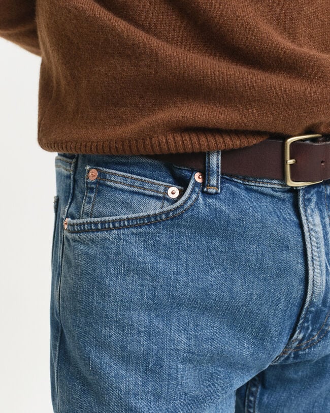 Regular fit jeans i stilren tvätt