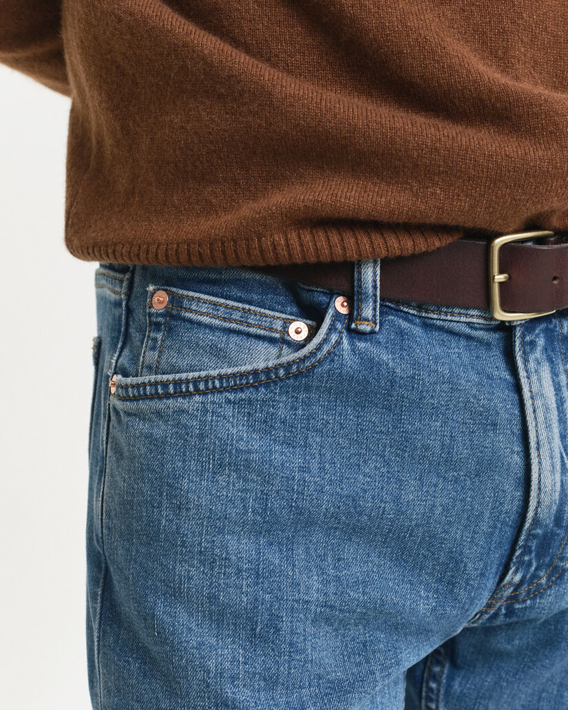 Regular fit jeans i stilren tvätt