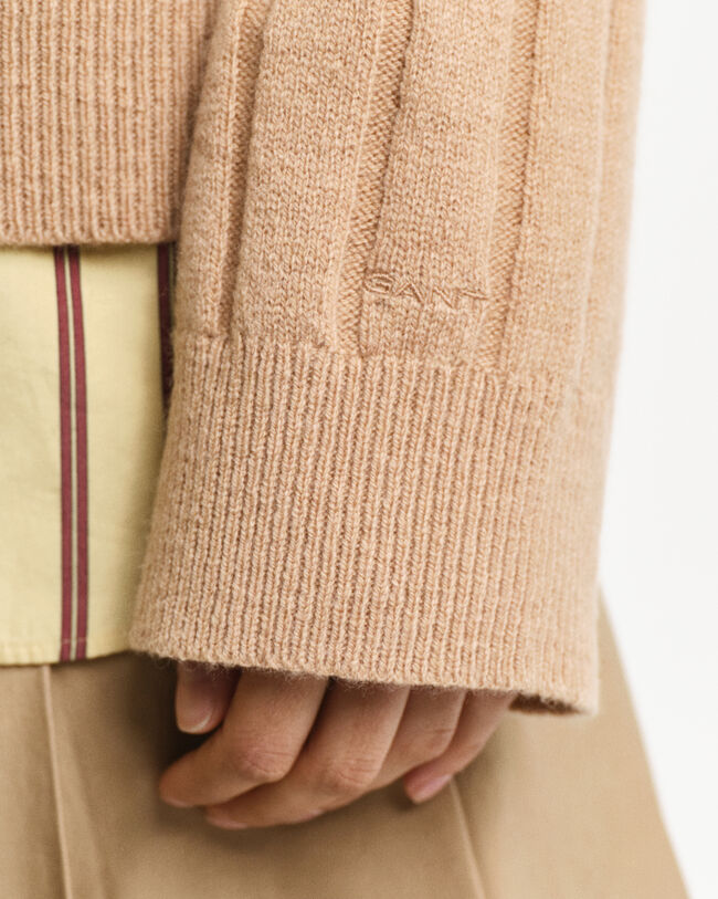 Bredribbad V-ringad tröja i ull