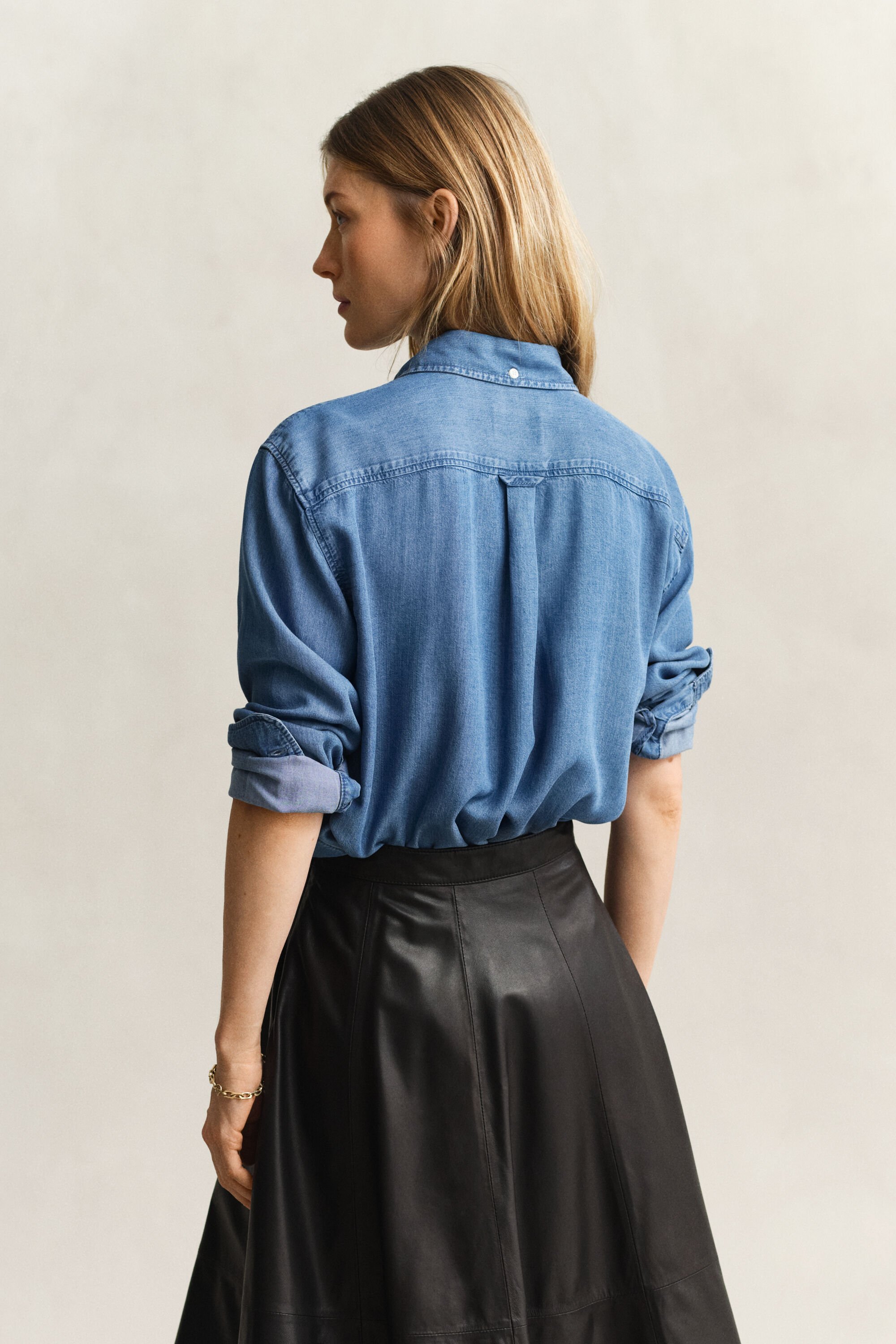 Indigofärgad skjorta