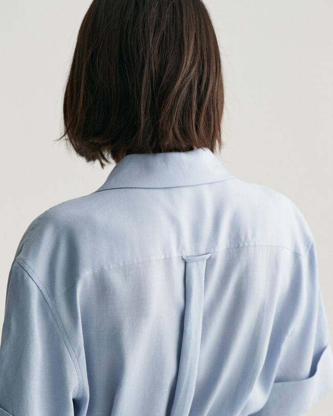 Kort&auml;rmad skjortkl&auml;nning med fickor