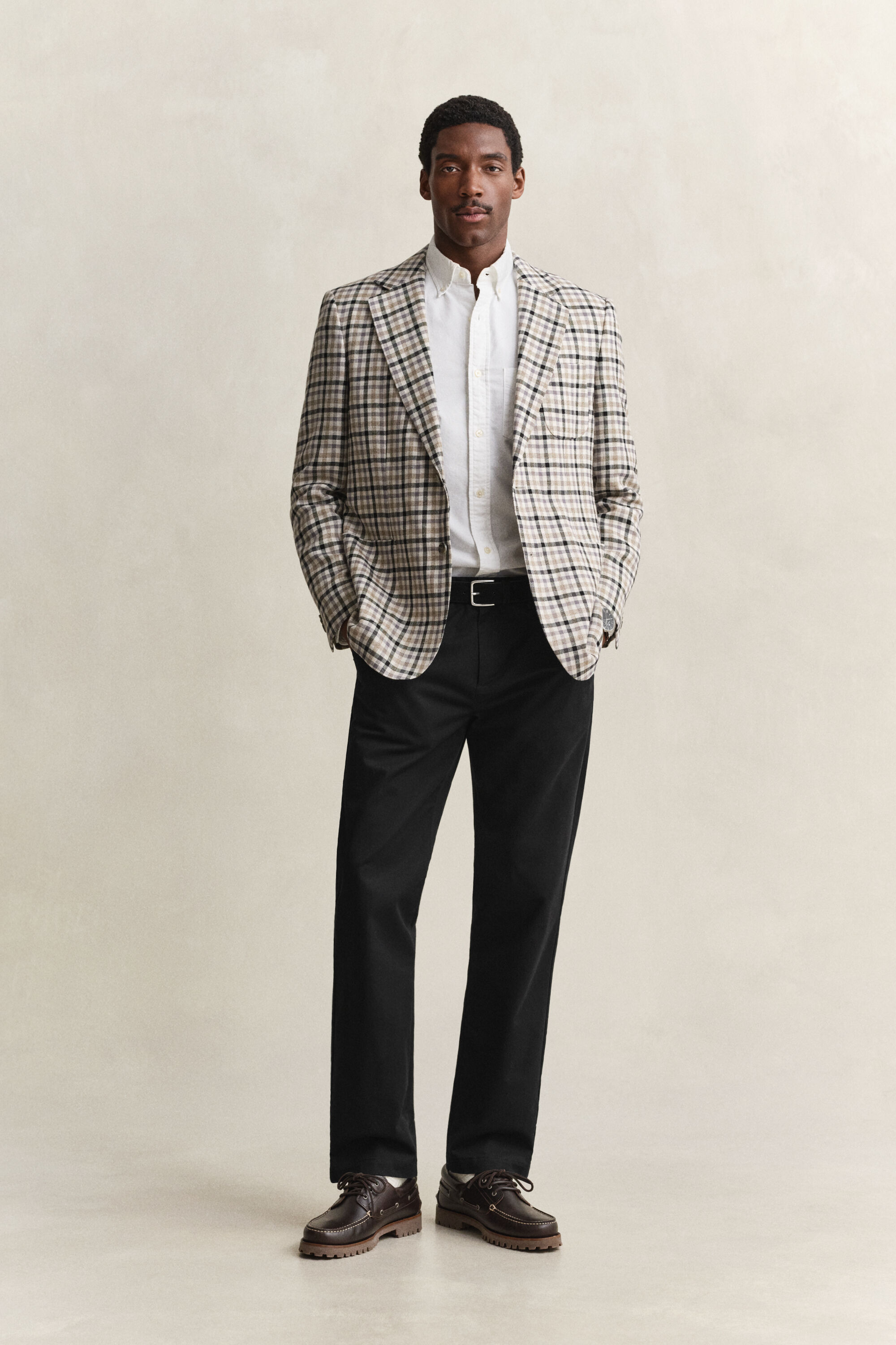 Eleganta chinos med regular fit