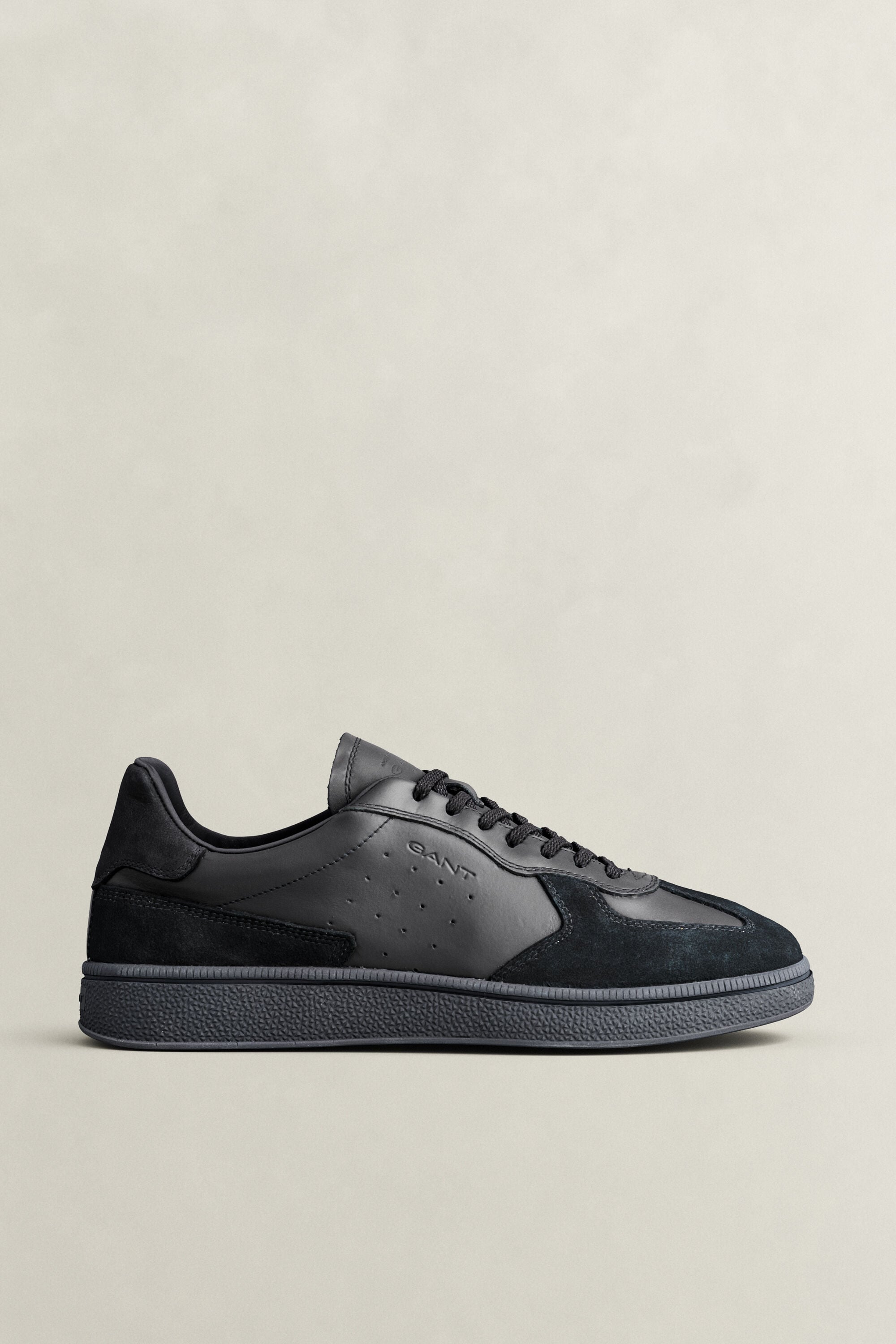 Cuzmo sneakers i läder och mocka