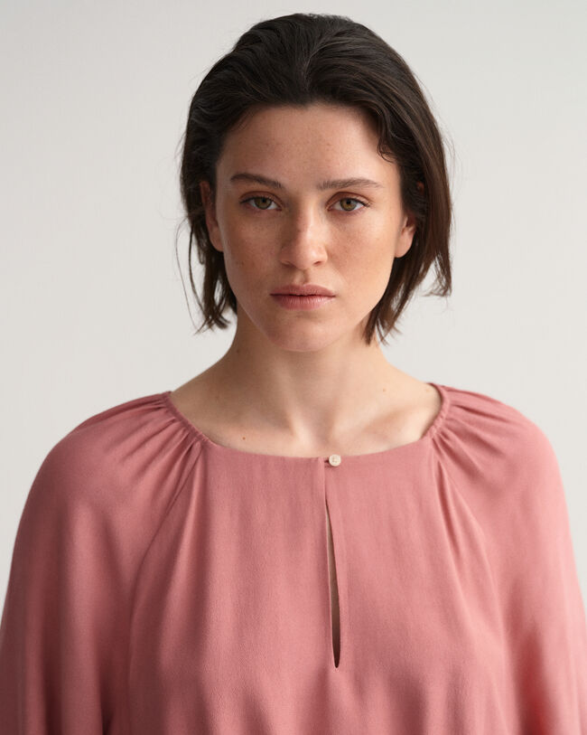 Båtringad klänning