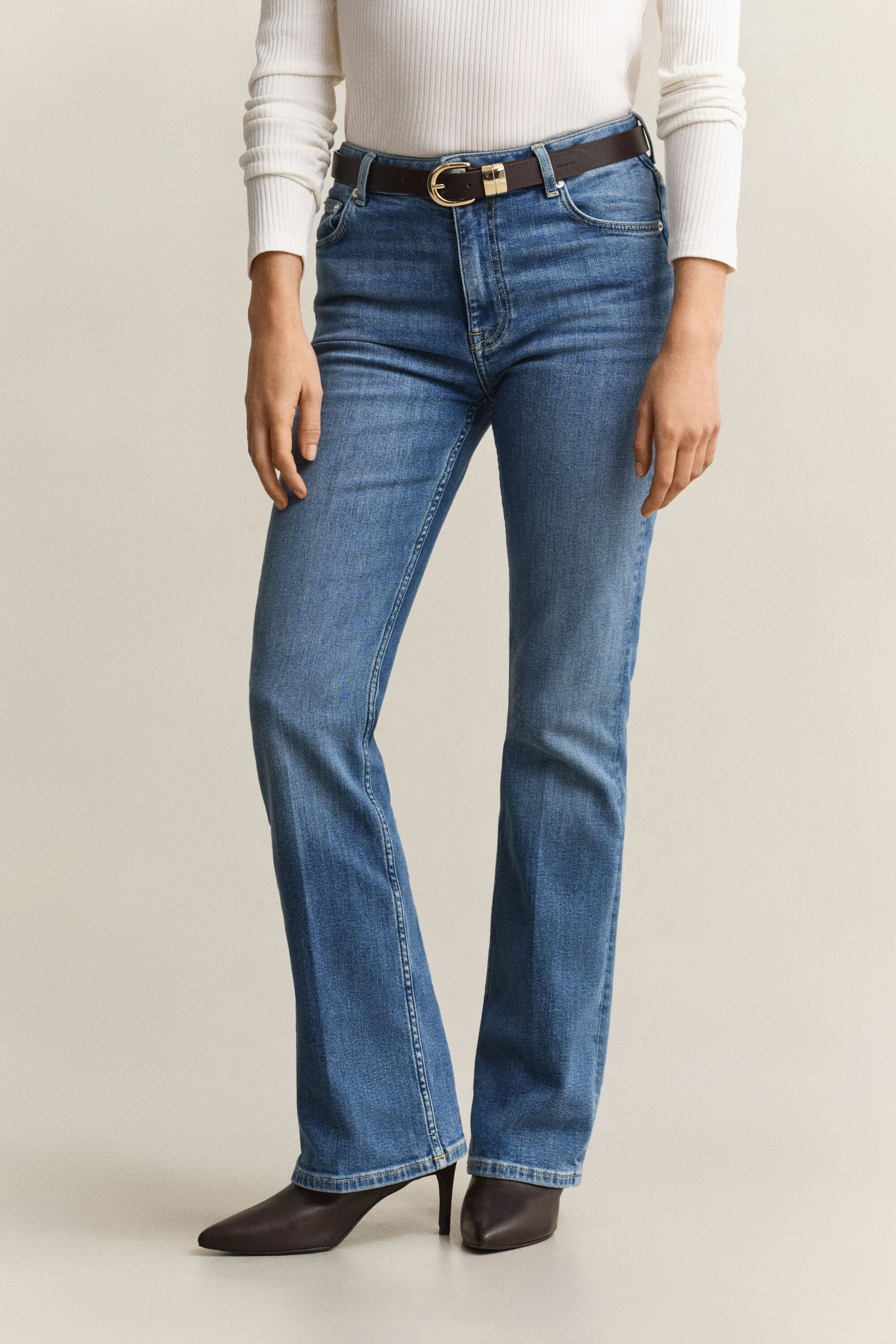 Slim utställda stretchjeans