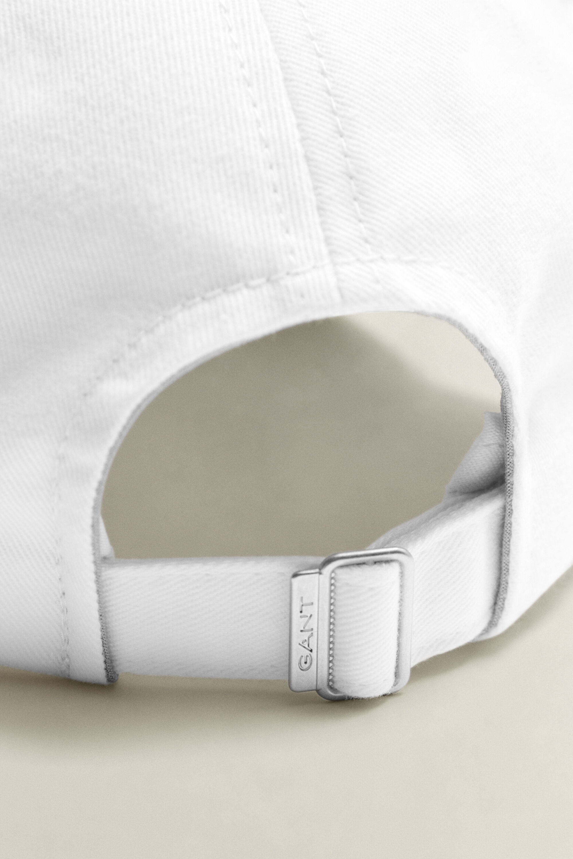 Teens keps med sköldemblem