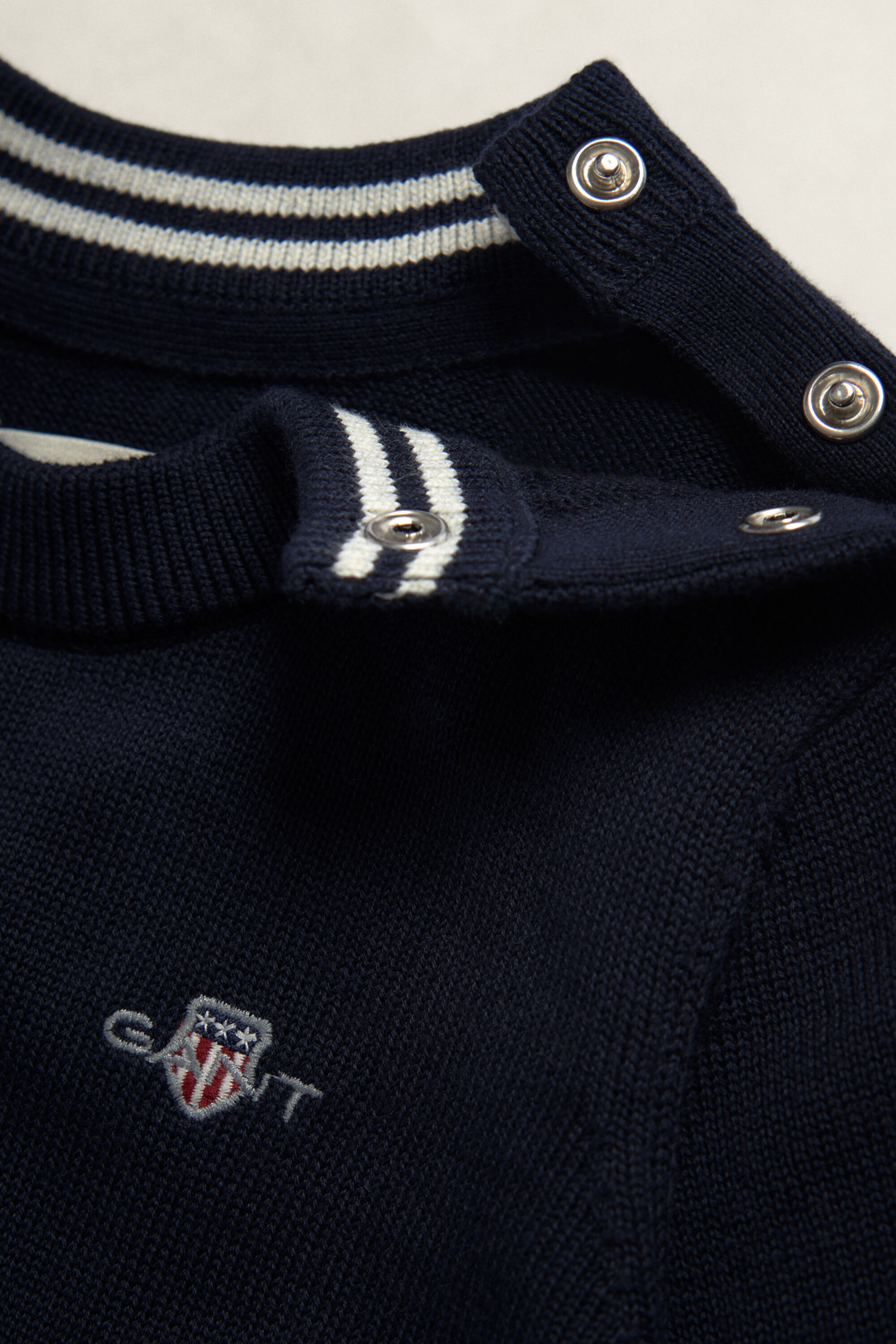 Boys tröja med sköldemblem