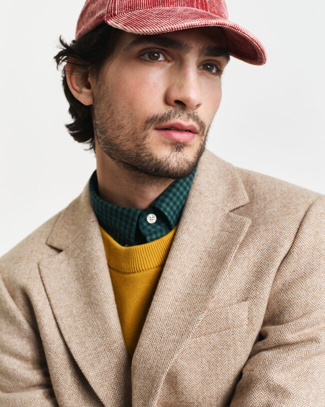 Kostymkavaj med fiskbensmönster