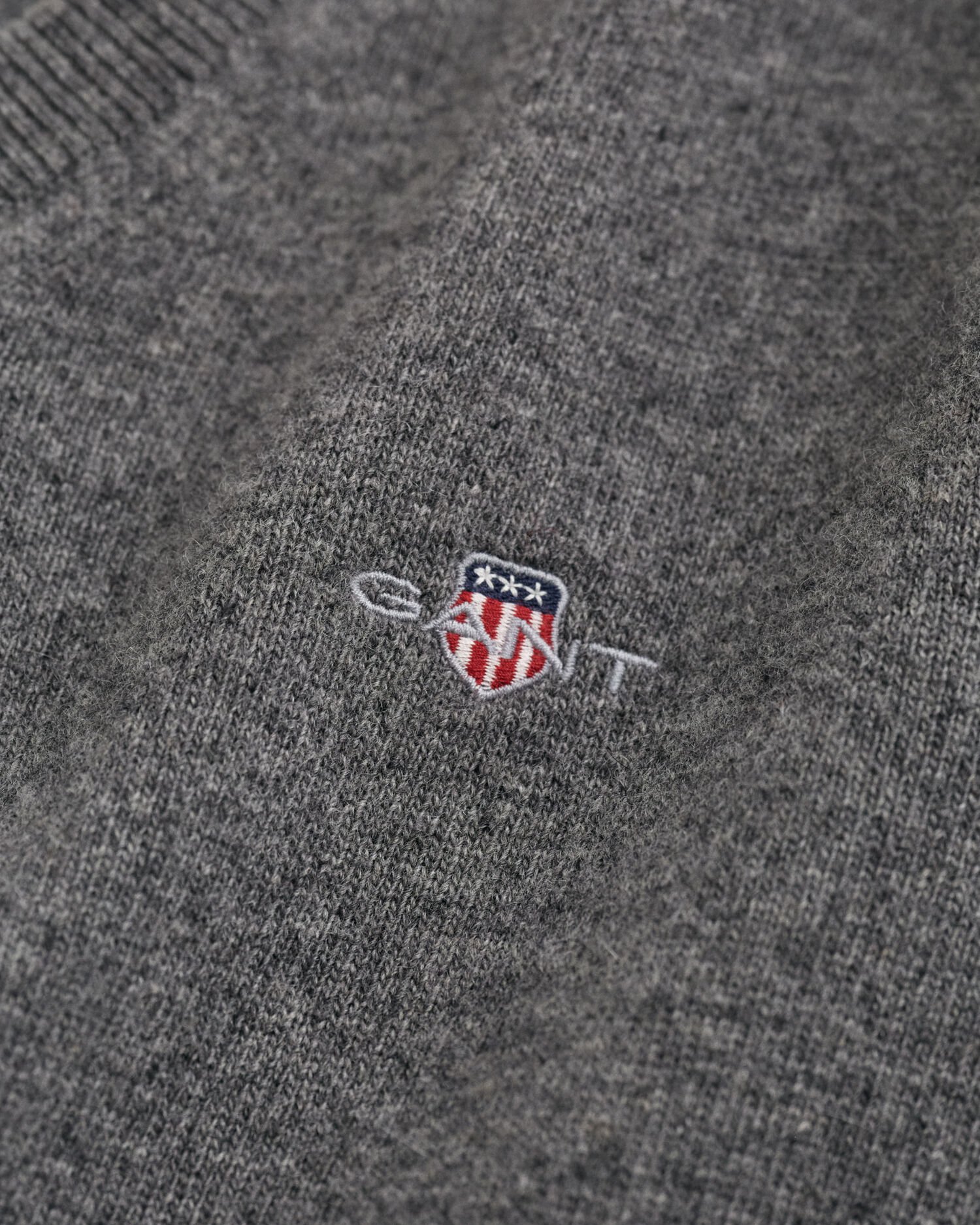 V-ringad tröja i superfin lammull