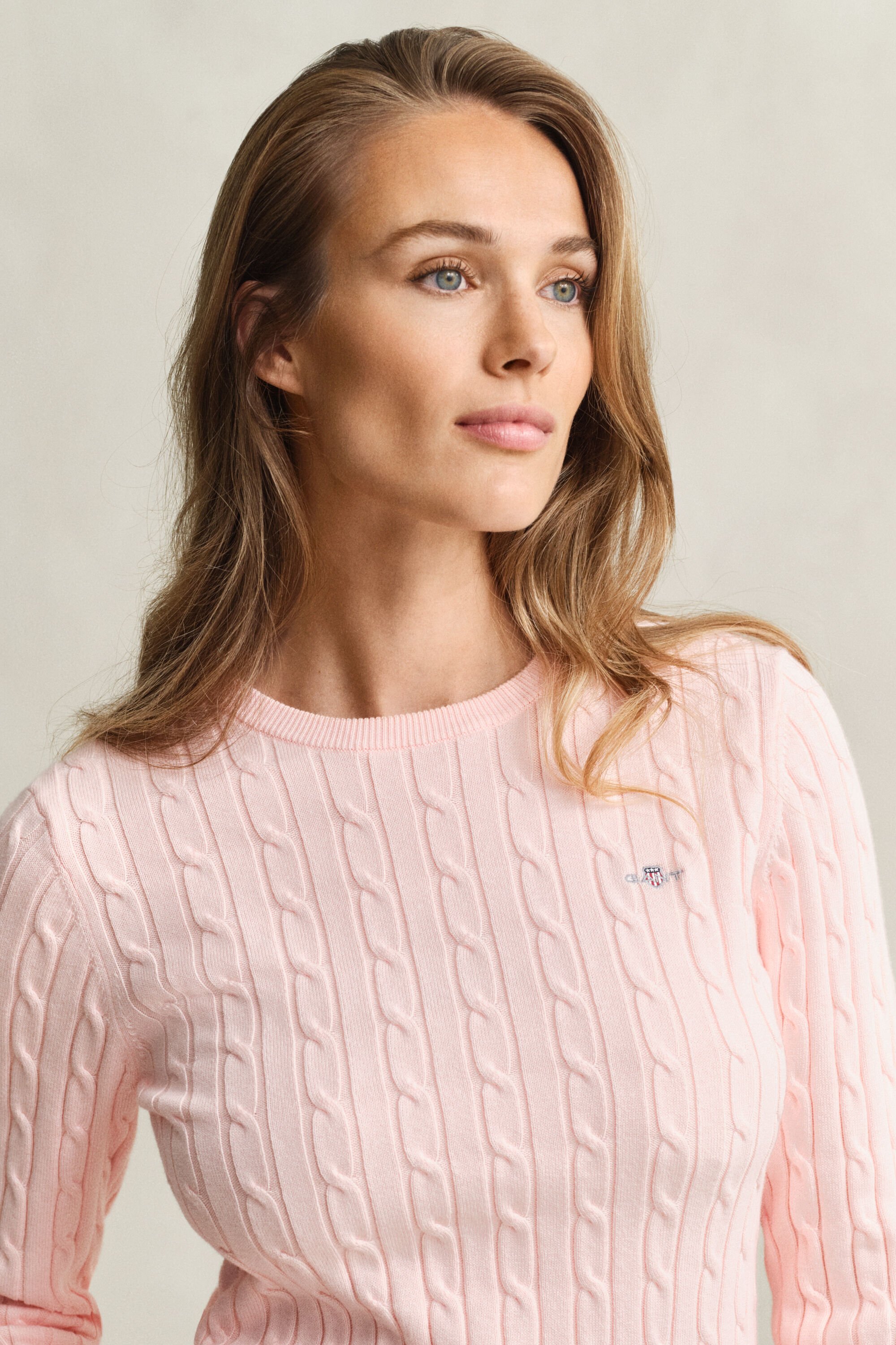 Kabelstickad tröja med rund hals