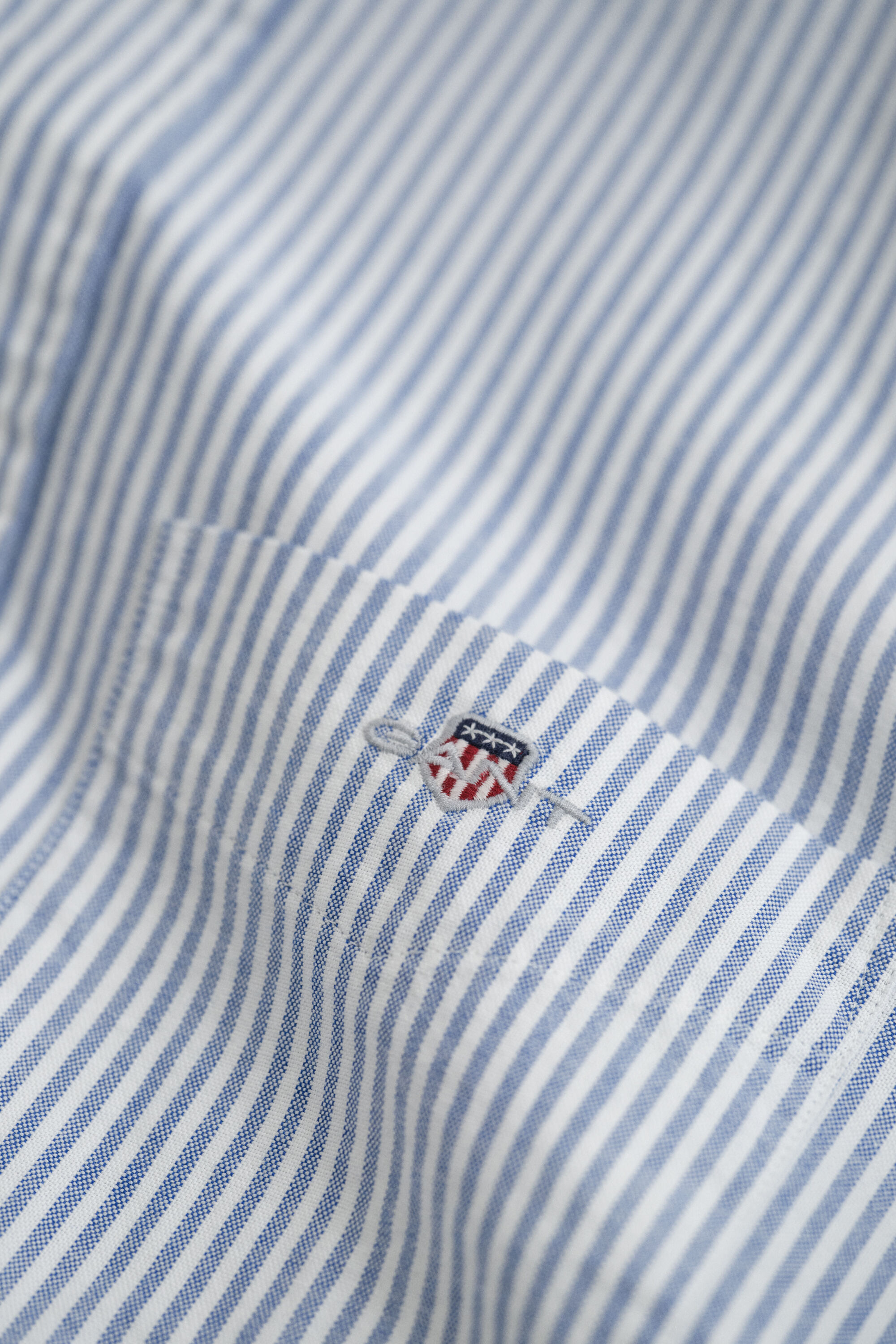 Klassisk oxfordskjorta med mellanbreda ränder