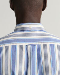 Regular fit f&auml;rgglad randig skjorta