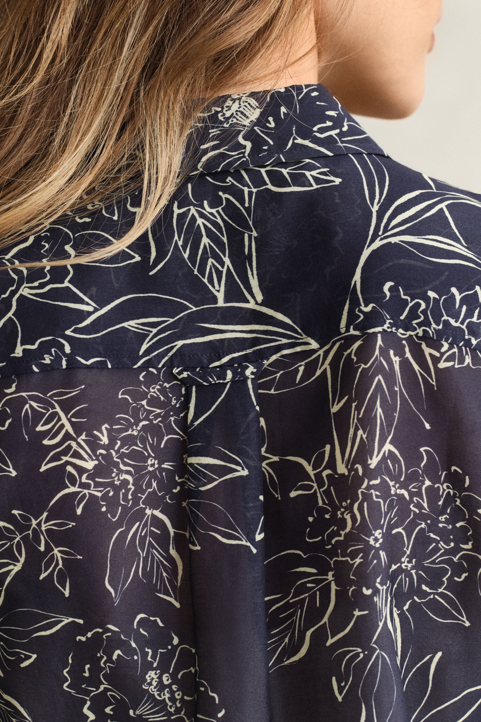 Regular fit blommig blus i bomull och silke