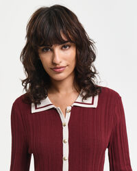 Kontrastf&auml;rgad ribbstickad kl&auml;nning