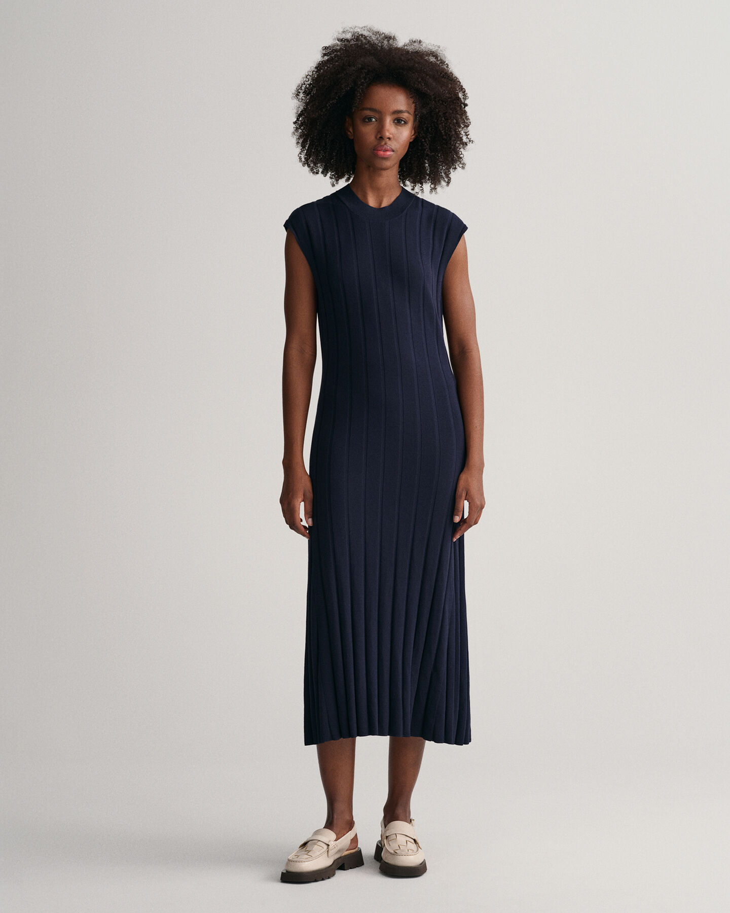 Ribbstickad crew neck &auml;rml&ouml;s kl&auml;nning