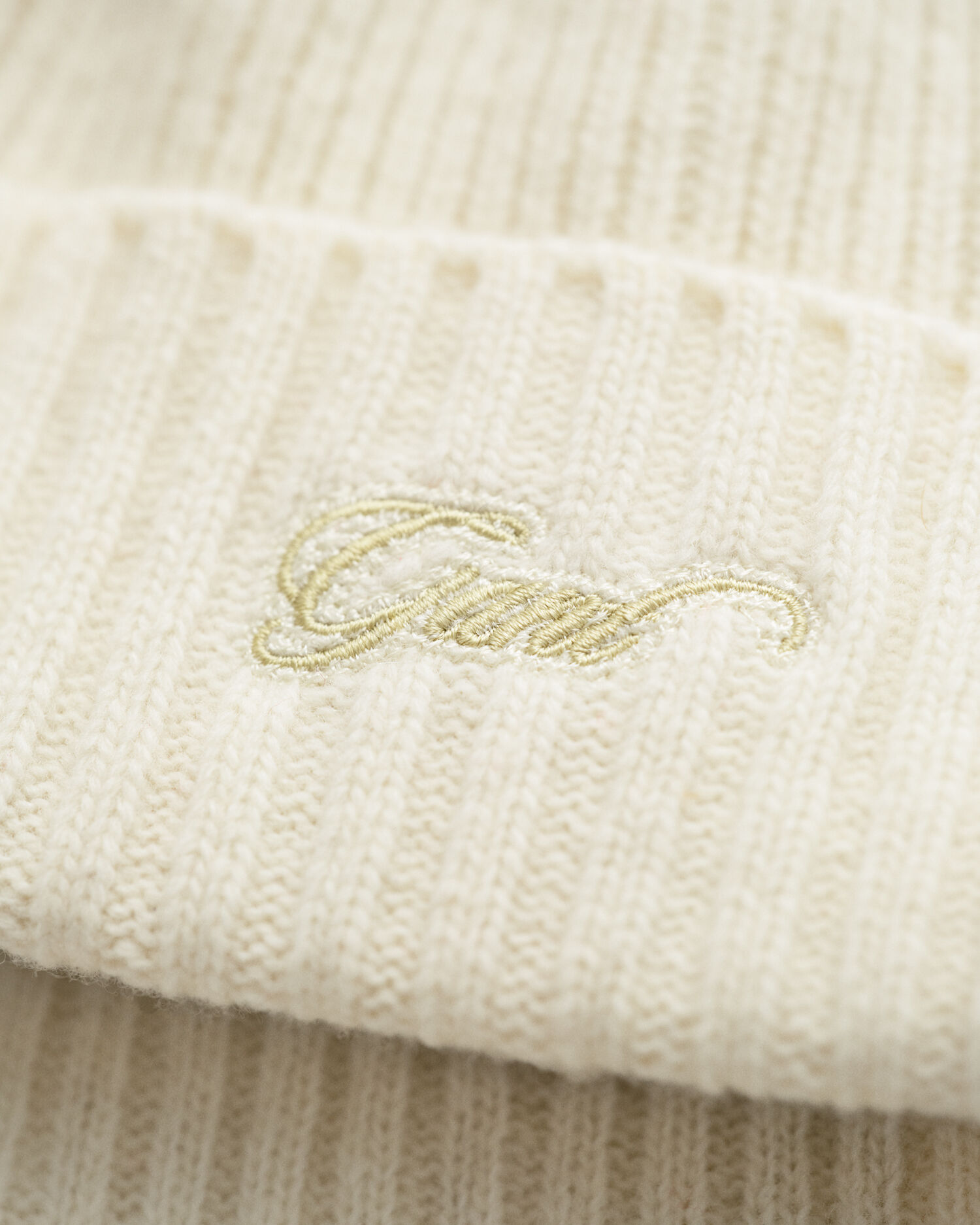 Gåvoset med mössa och halsduk med text