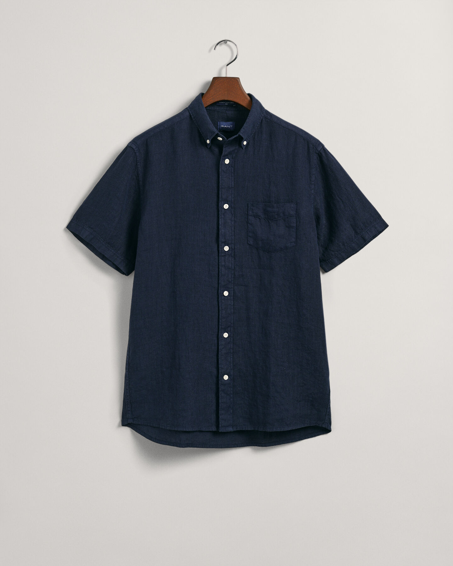 Regular fit plaggf&auml;rgad, kort&auml;rmad linneskjorta