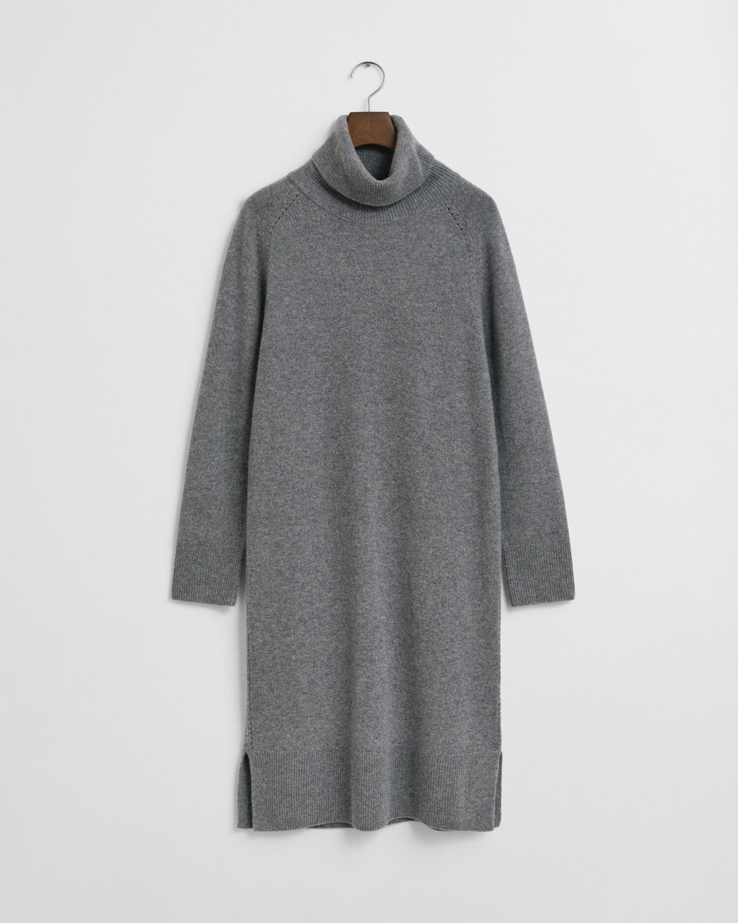 Klänning med polokrage och stickade detaljer