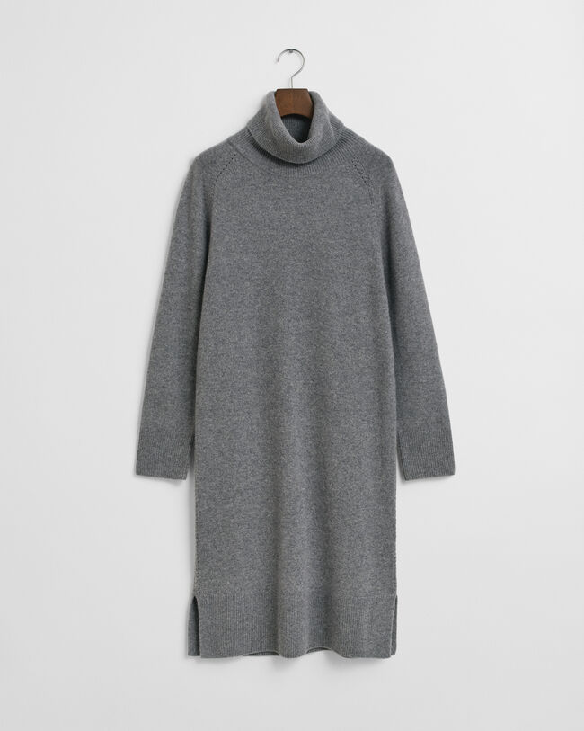 Klänning med polokrage och stickade detaljer