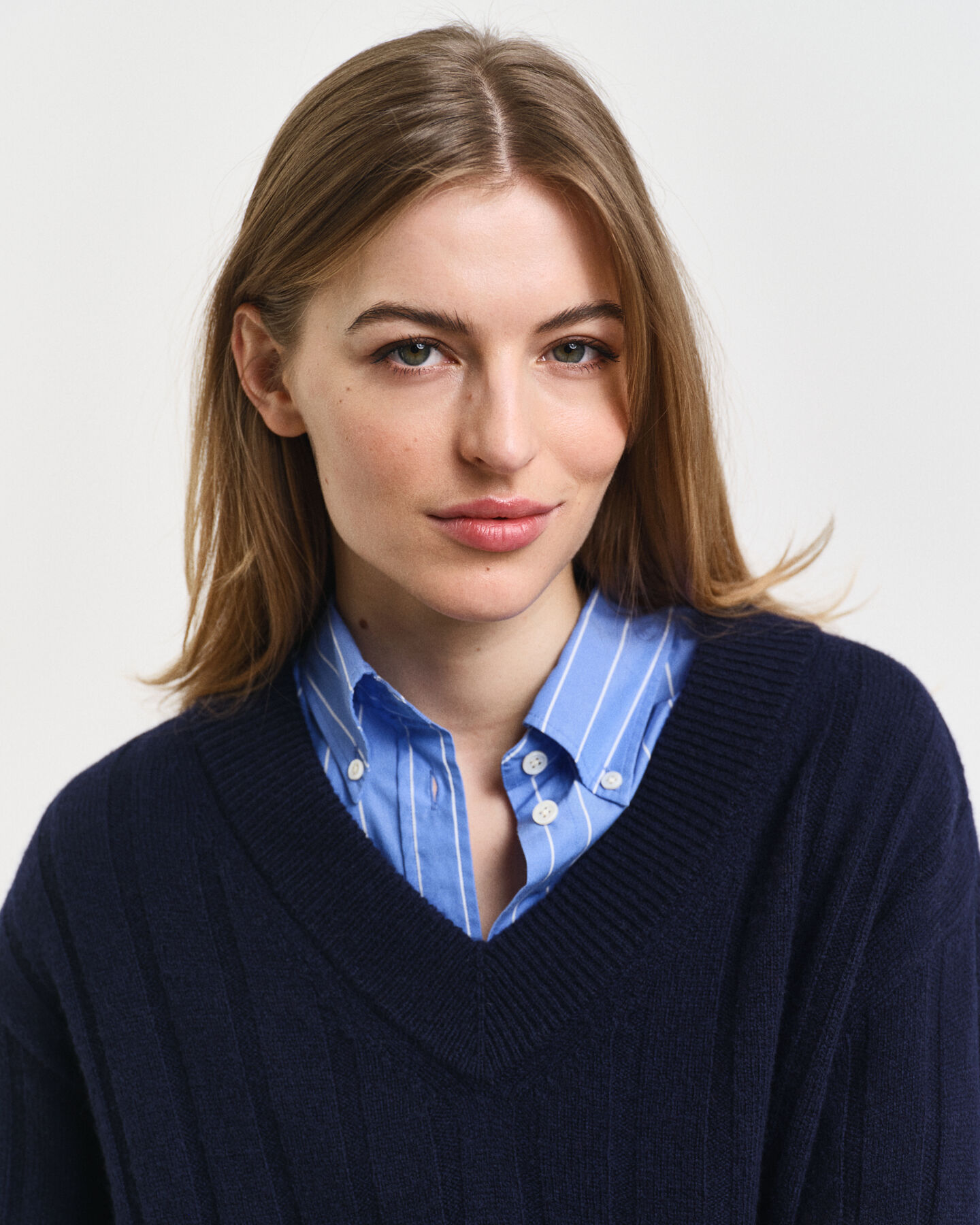 Bredribbad V-ringad tr&ouml;ja i ull