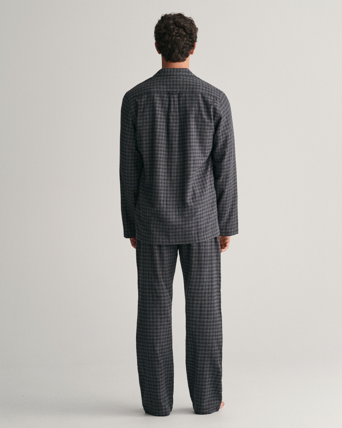 Presentf&ouml;rpackning med pyjamasskjorta och -byxor i flanell