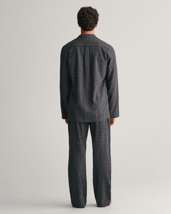 Presentf&ouml;rpackning med pyjamasskjorta och -byxor i flanell