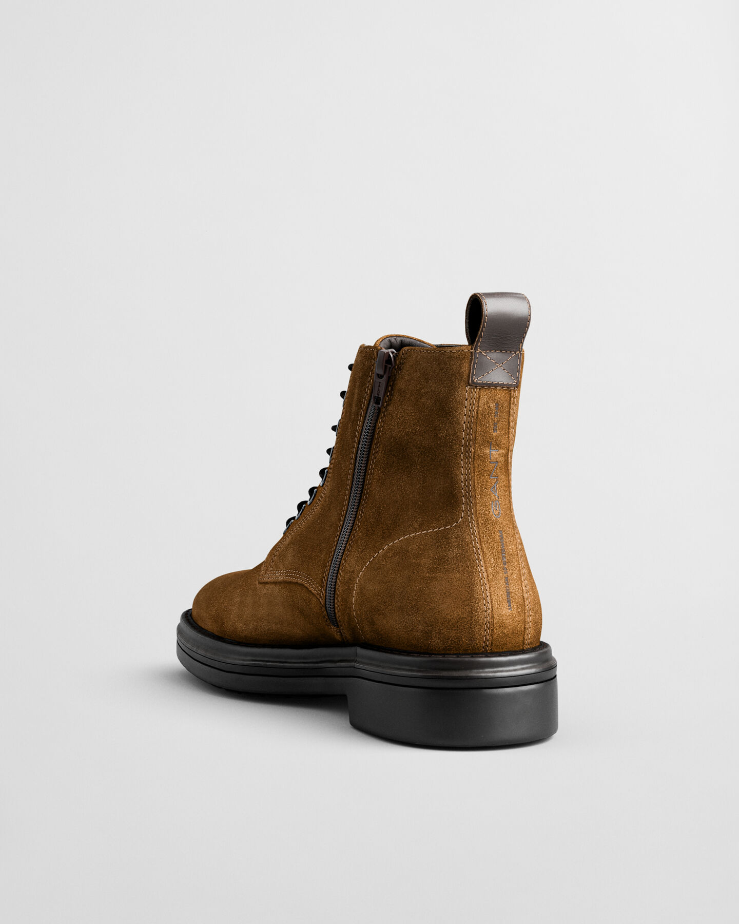 Boggar mellanh&ouml;ga boots i mocka