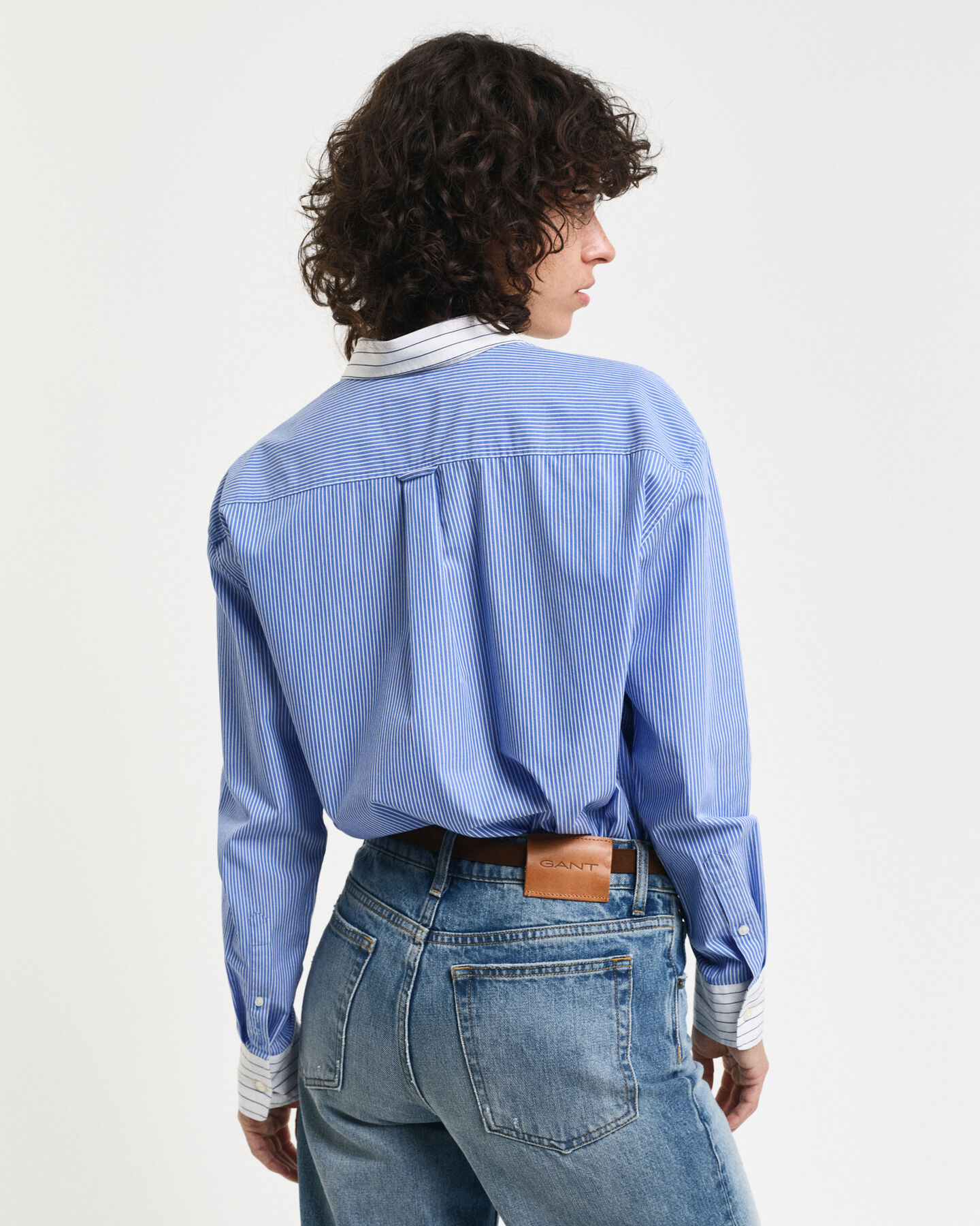 Relaxed fit poplinskjorta med flerfärgade ränder