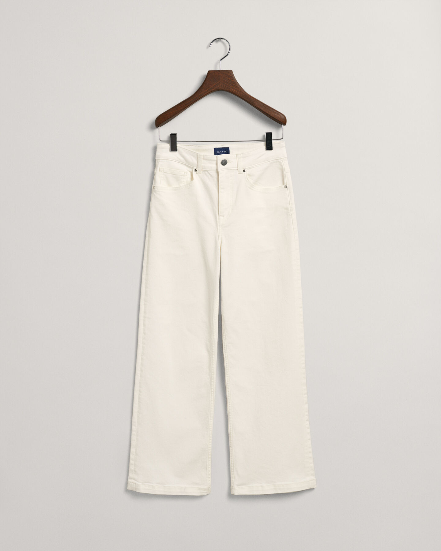 Cropped färgade jeans med vida ben