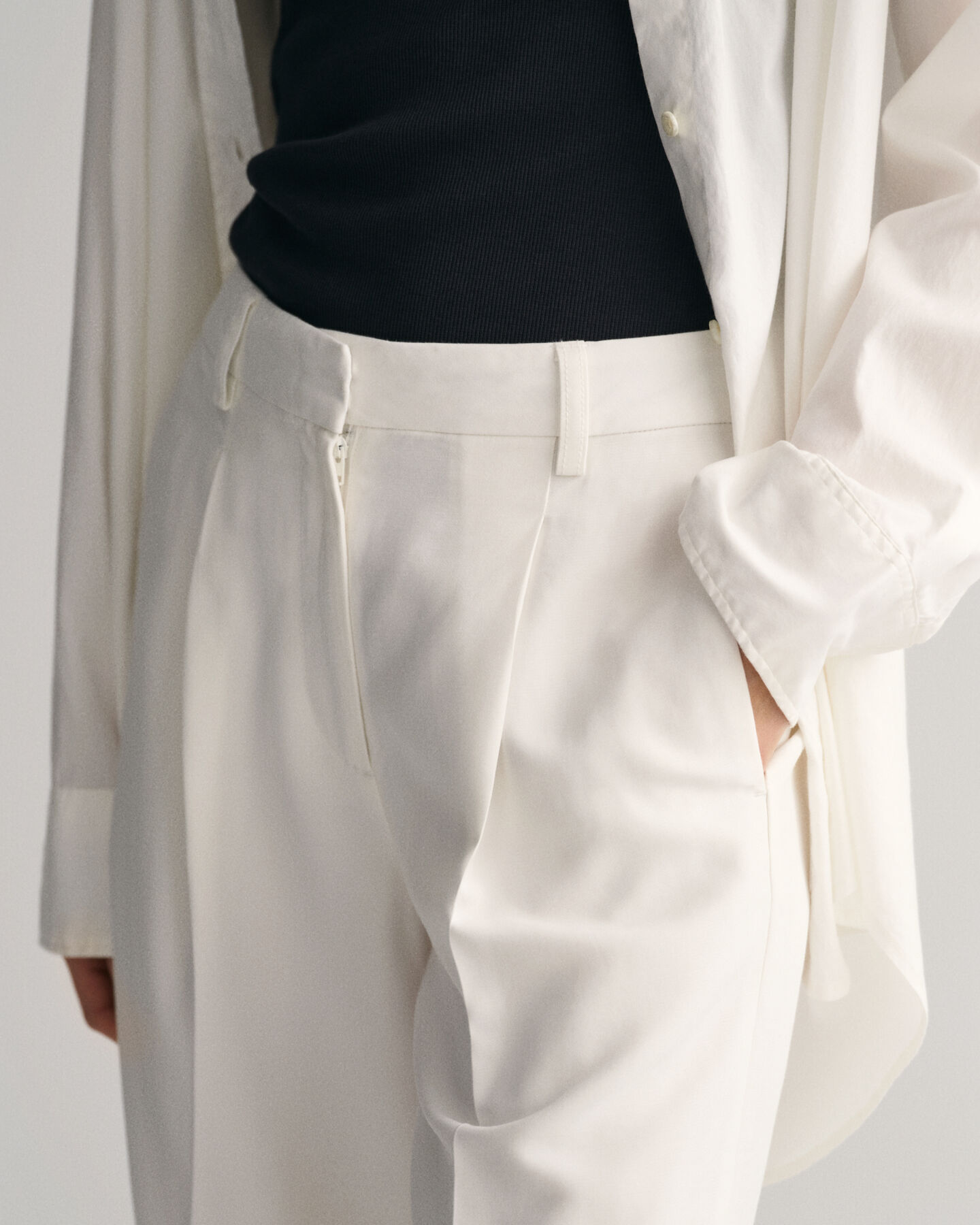 Relaxed fit shorts med veck