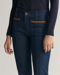 Slim fit jeans med skinndetaljer