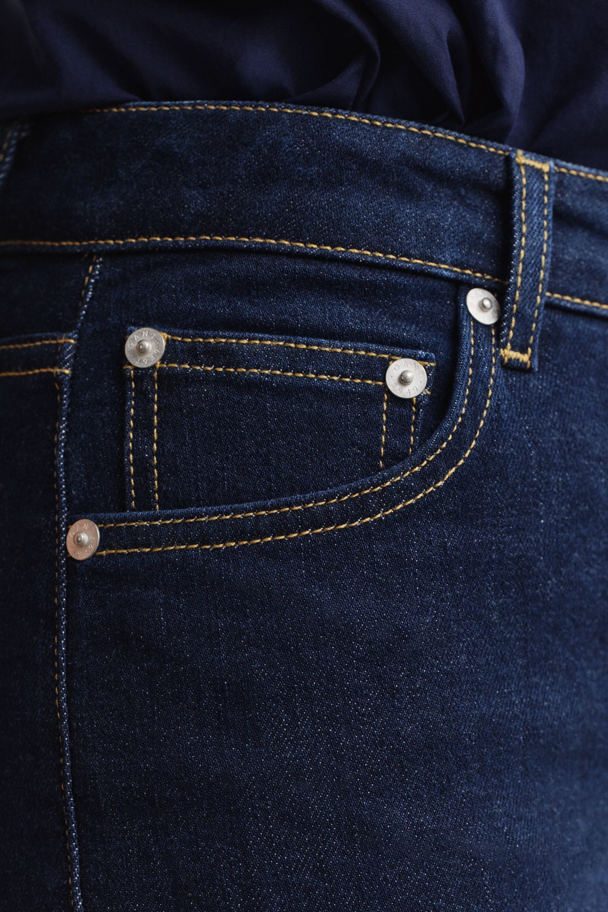 Slim utställda stretchjeans