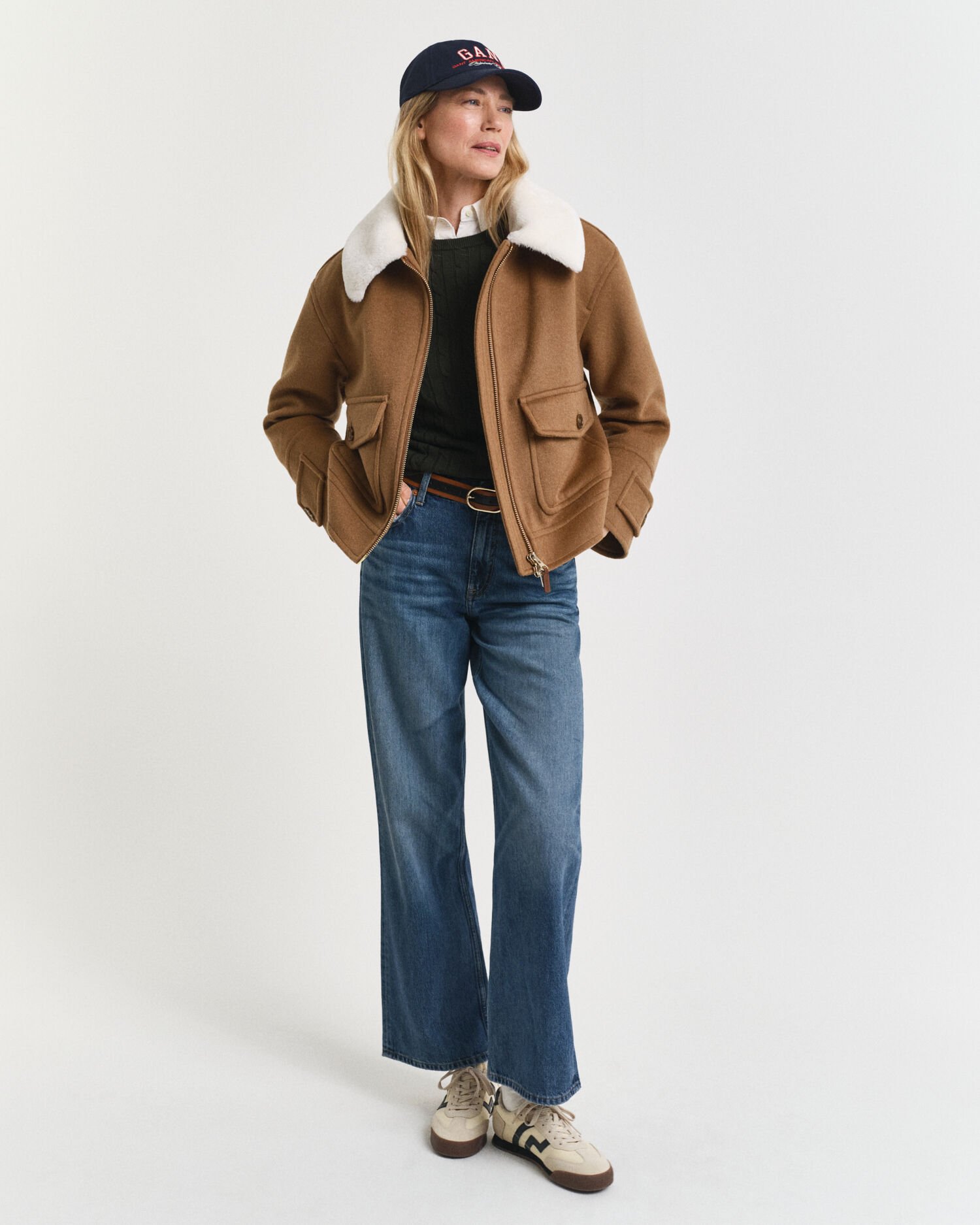 Kabelstickad tröja med rund hals